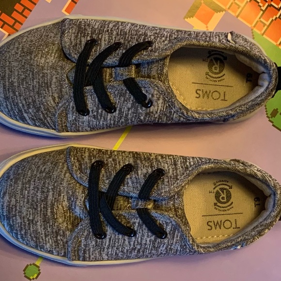 Toddler TOMS. T9  Like New - Picture 3 of 7